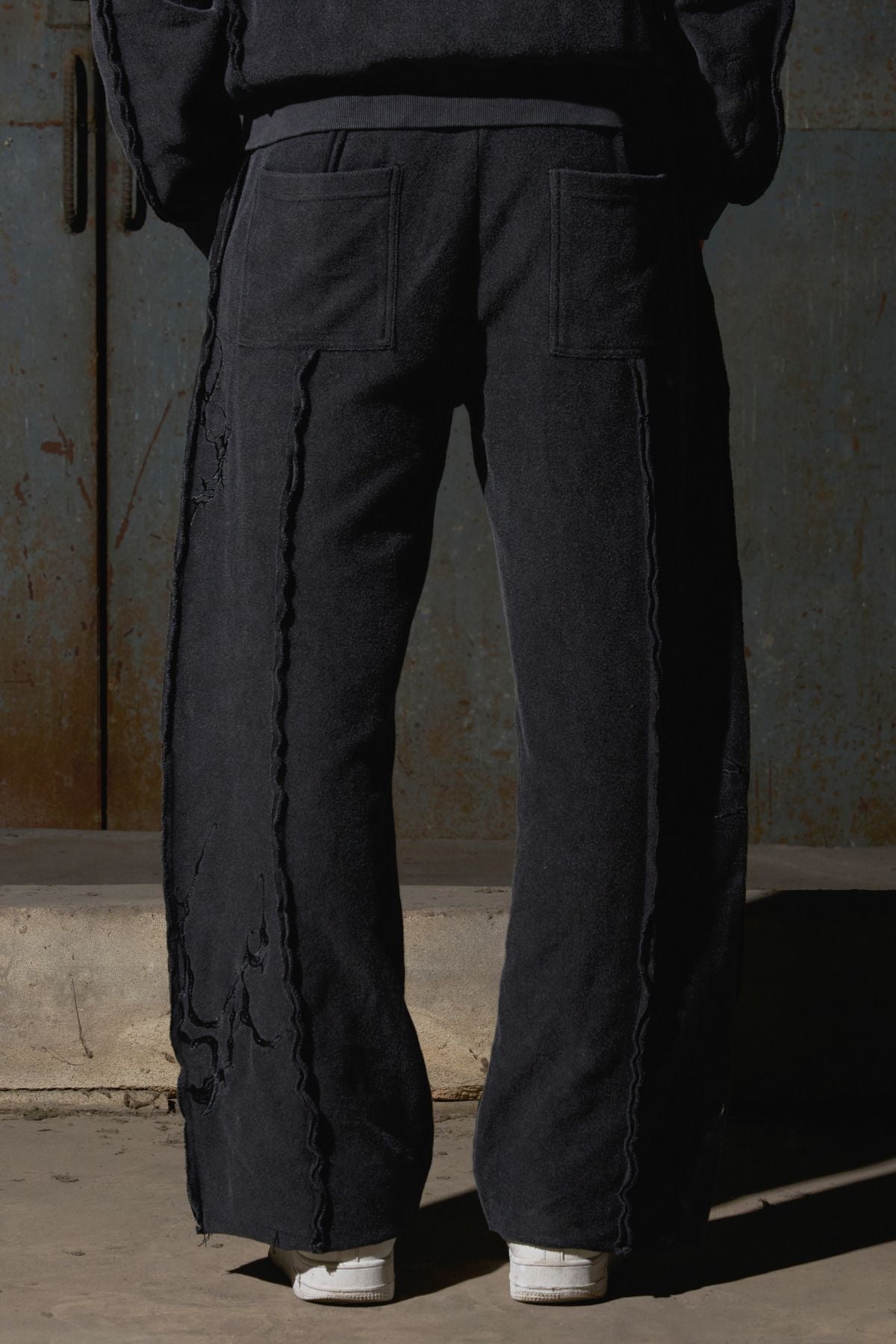 Fractured Sweatpants – Unpractical