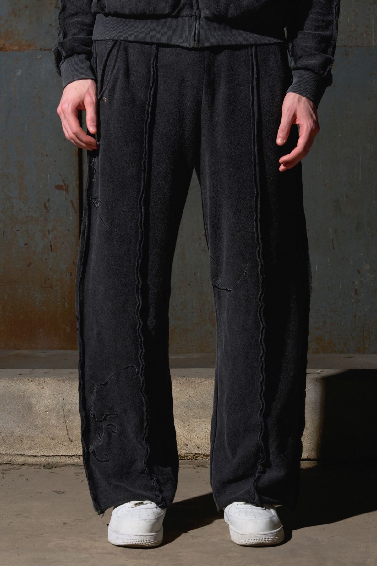 Fractured Sweatpants – Unpractical